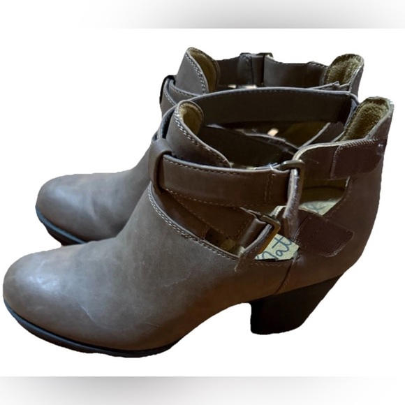 Women's Brown Ankle Boots - Picture 1 of 7